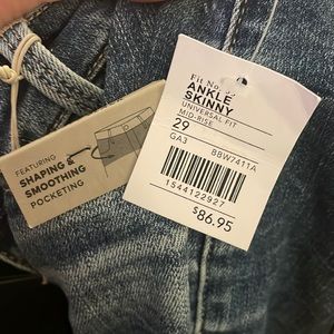 Buckle Black Pair universal fit middle rise skinny ankle size 29 jeans